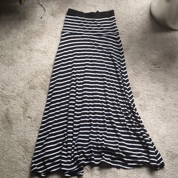 BCBG Karolin striped maxi skirt. - Picture 3 of 4